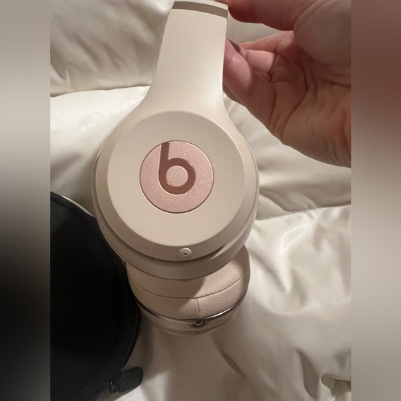 Beats by Dr. Dre - Beats Solo3 Wireless On Ear Headphones - Rare Light Baby Pink - Picture 7 of 8